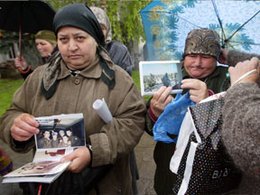 Родители погибших боевиков, совершивших нападение на Нальчик 13 октября 2005 года, на митинге. Фото: Дмитрий Лебедев/Коммерсантъ