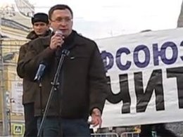 Выступая на митинге ученых и учителей в Москве, Евгений Онищенко отметил, что в таких бюрократических условиях наука нормально работать не может