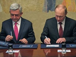 Серж Саргсян и Владимир Путин гасят почтовые марки