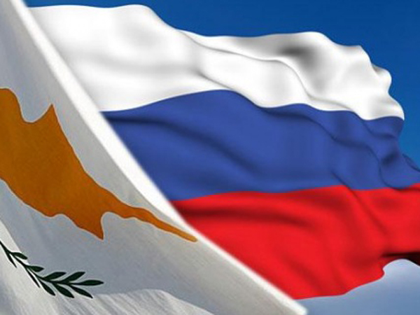Флаги РФ и Кипра