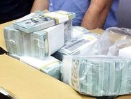 Деньги, изъятые при обыске в машине Дмитрия Захарченко
