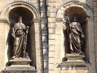 Статуи Ричарда I и Ричарда II на западном фасаде аббатства Фекан