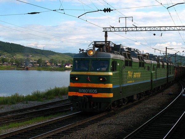 Поезд на станции "Петровский завод"