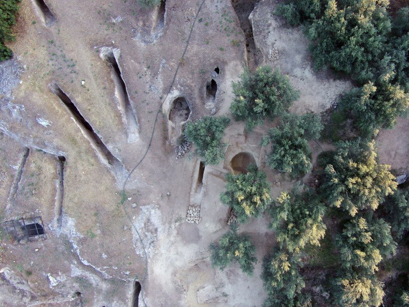 Вид на восточную часть Микенского некрополя с воздуха