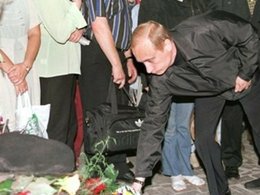 Владимир Путин на месте теракта 9 августа 2000 года