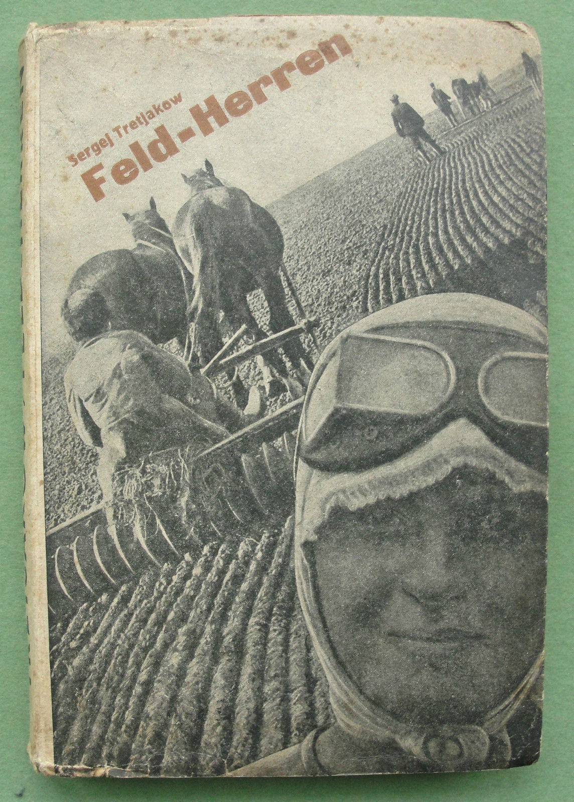 Сборник Feld-Herren (1932, Хозяин полей), в котором были опубликованы немецкие переводы колхозных очерков Третьякова, ставшие известные Беньямину