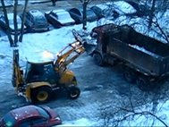 Уборка снега в Петербурге. Кадр YouTube-пользователя TheMrSEV