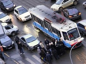 В Москве трамвай отрезал ноги девятикласснице