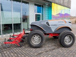 Беспилотный сельскохозяйственный трактор, созданный сколковским резидентом