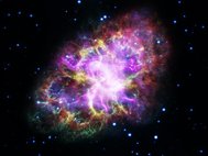 Новый снимок Крабовидной туманности (NGC 1952) в созвездии Тельца, созданный на основе изображений в разных диапазонах, полученных пятью разными телескопами