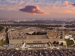 "НЛО" над Пентагоном (коллаж)