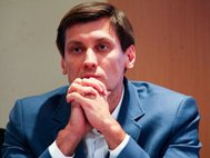 Дмитрий Гудков во время встречи муниципальных депутатов