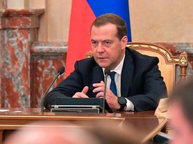 Медведев велел «Роскосмосу» заканчивать с прожектерством